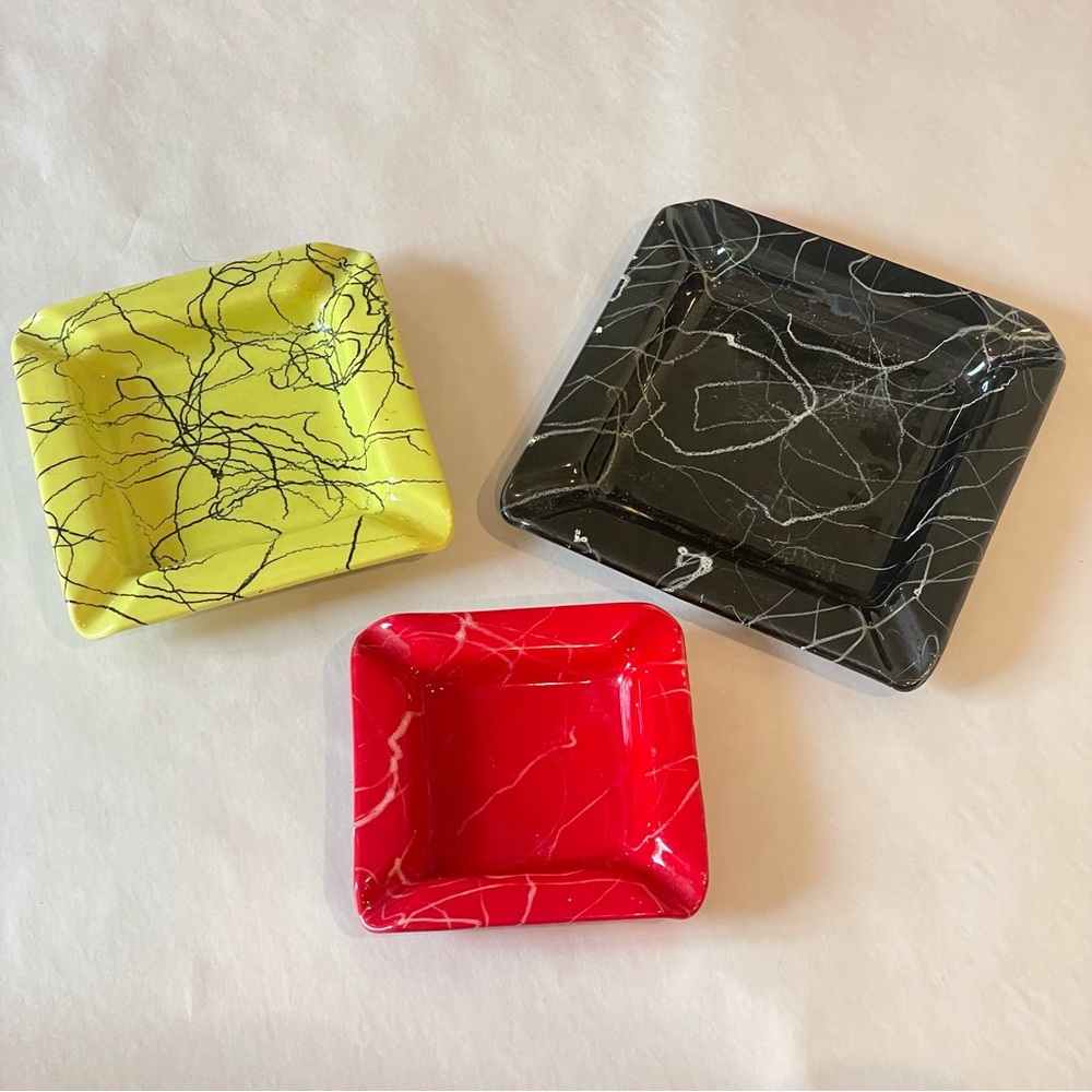 Vintage Lot Of MCM 60s 70s Ashtrays Atomic Splatter Black Red Green Square Decor
